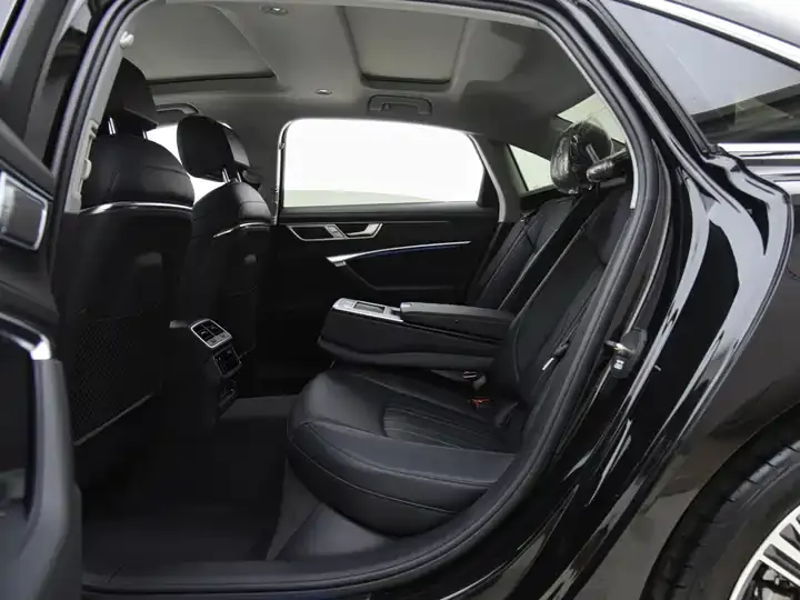 Audi A6L 2025 45 TFSI Selected Dynamic Ventilated and Comfortable Bag 8