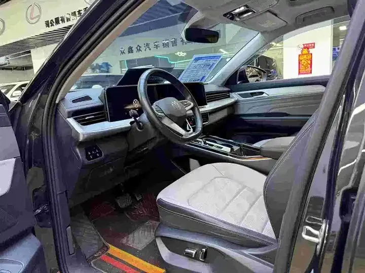 Lan Tour 2023 330TSI Deluxe Tour Edition 4