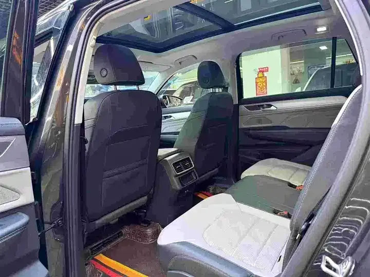 Lan Tour 2023 330TSI Deluxe Tour Edition 6