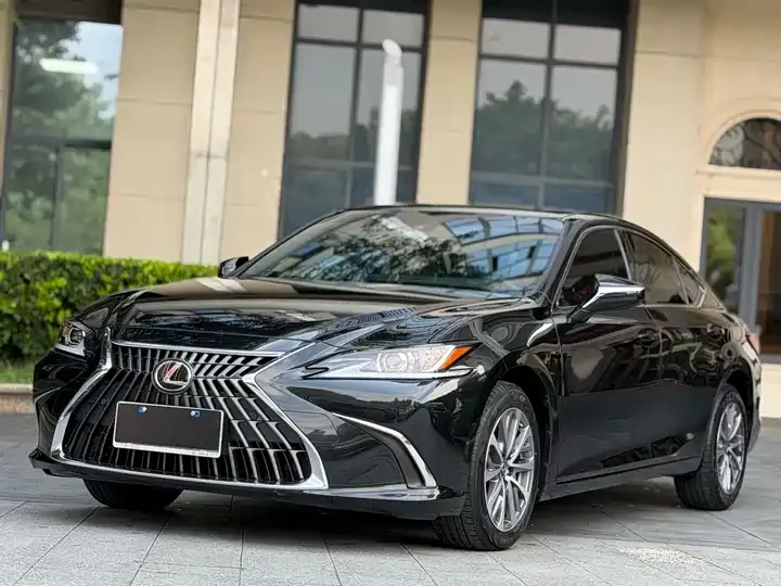 Lexus ES 2023 200 Excellence Edition - View 1