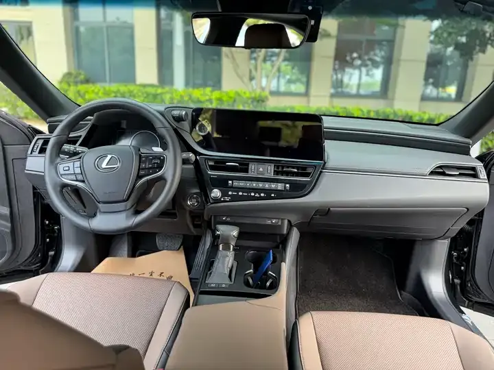 Lexus ES 2023 200 Excellence Edition 7