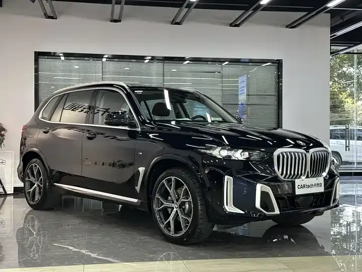 BMW X5 2023 xDrive 30Li Luxury M Sport Package 4