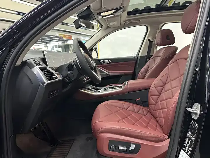 BMW X5 2023 xDrive 30Li Luxury M Sport Package 9