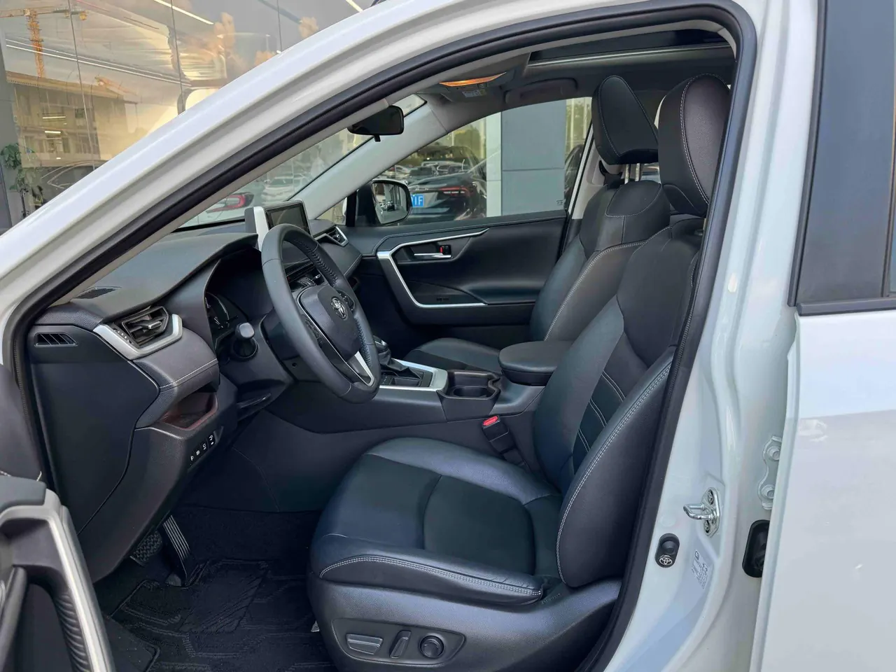 Toyota 2020 RAV4 Rongbo 2.0 Stepless Two-Drive Premium Edition Automatic Gear 4