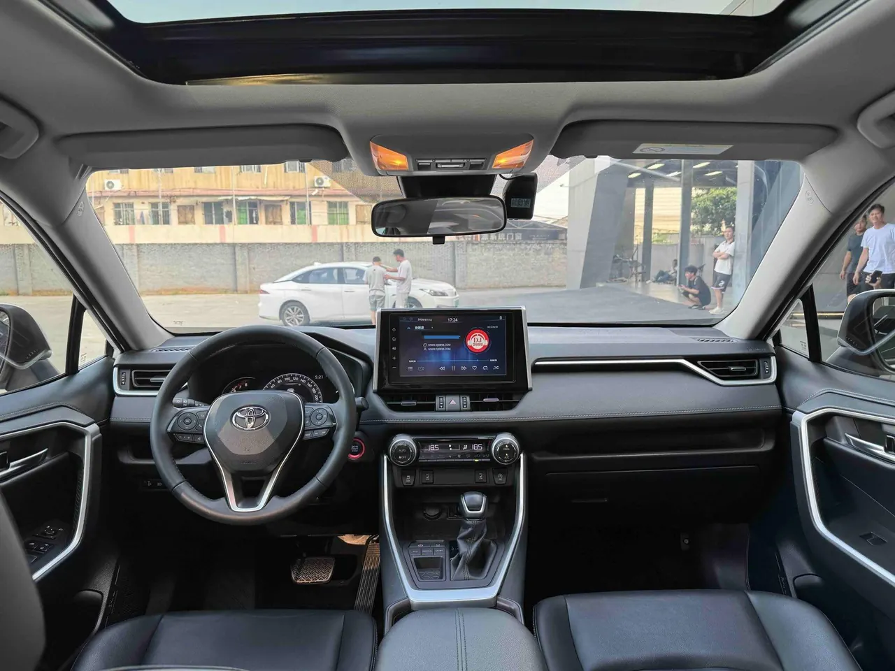 Toyota 2020 RAV4 Rongbo 2.0 Stepless Two-Drive Premium Edition Automatic Gear 5