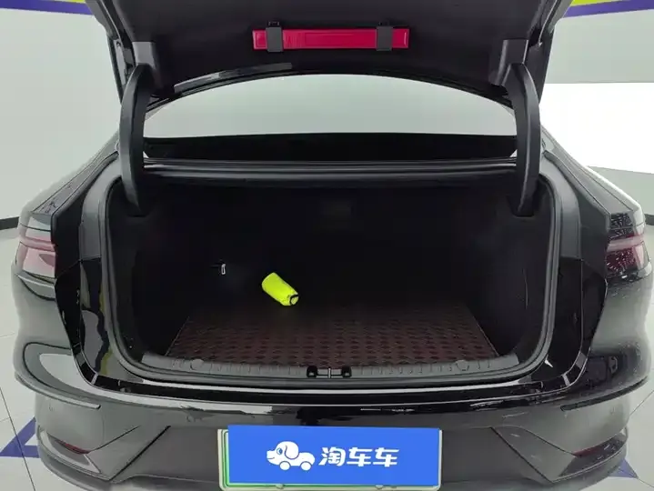 Han 2025 DM-i 125KM Honor Type 4
