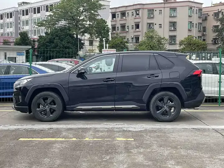 RAV4 Rongfeng 2022 2.0L CVT 4WD Fashion Plus Edition 3