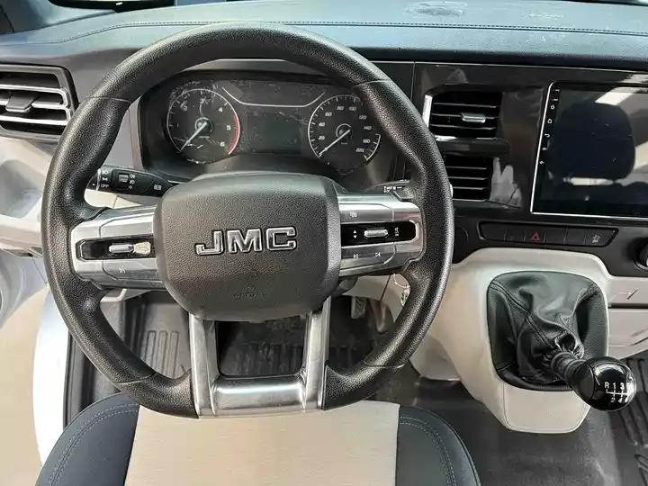 JMC Fushun 2025 2.0T 6MT diesel mid-shaft mid-top commercial 9 seats (non-operating) 11