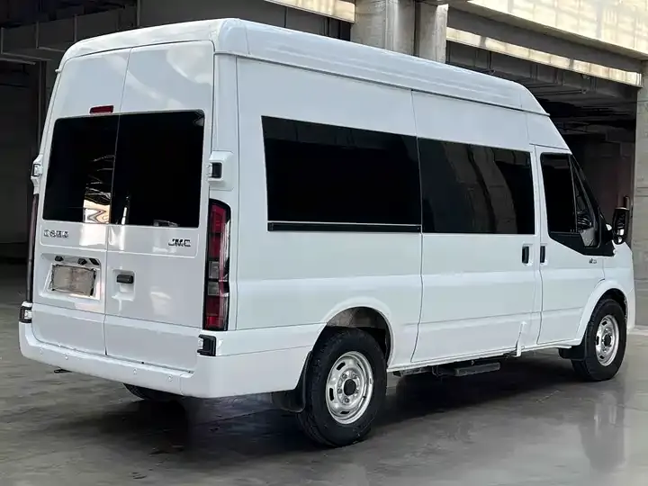 JMC Fushun 2025 2.0T 6MT diesel mid-shaft mid-top commercial 9 seats (non-operating) 6