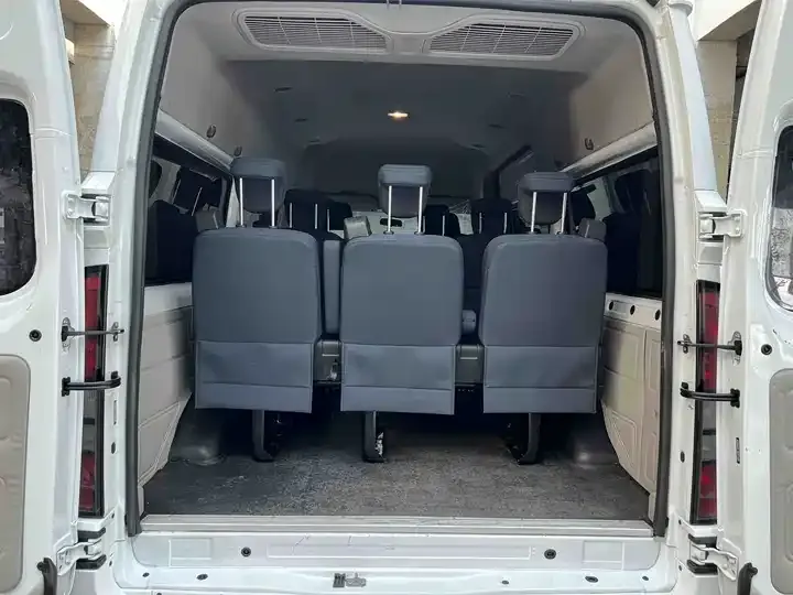 JMC Fushun 2025 2.0T 6MT diesel mid-shaft mid-top commercial 9 seats (non-operating) 7