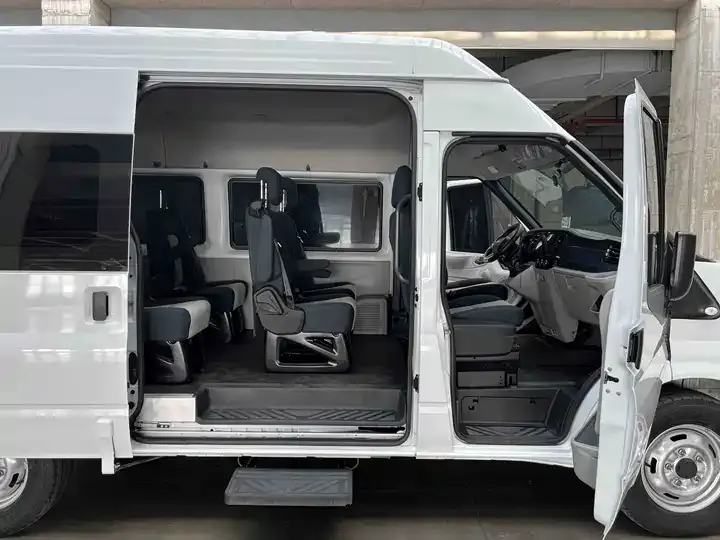 JMC Fushun 2025 2.0T 6MT diesel mid-shaft mid-top commercial 9 seats (non-operating) 8