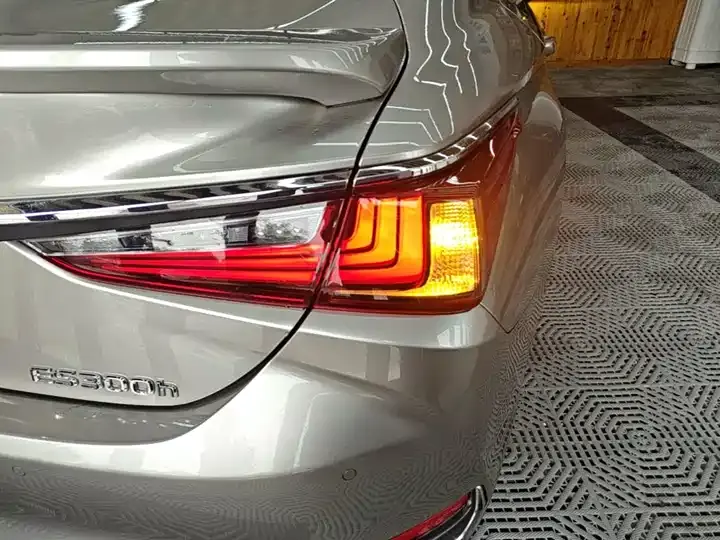 Lexus ES 2023 260 Excellence Edition 8