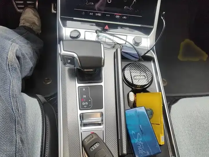 Audi A6L 2023 model changed to 45 TFSI dynamic model 7