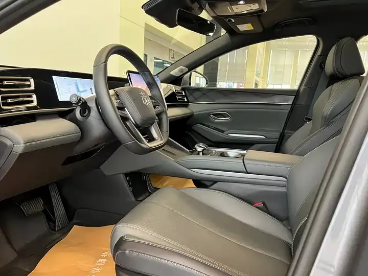 Qin L 2025 DM-i smart driving version 80KM Exceed 6