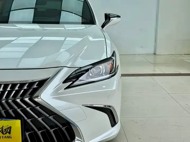Lexus ES 2023 200 Excellence Edition 4