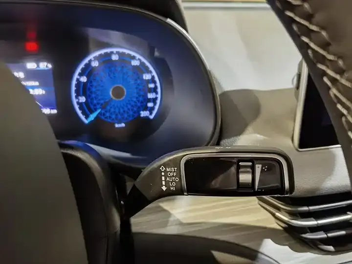 HongQi E-QM5 2024 610km PLUS 11