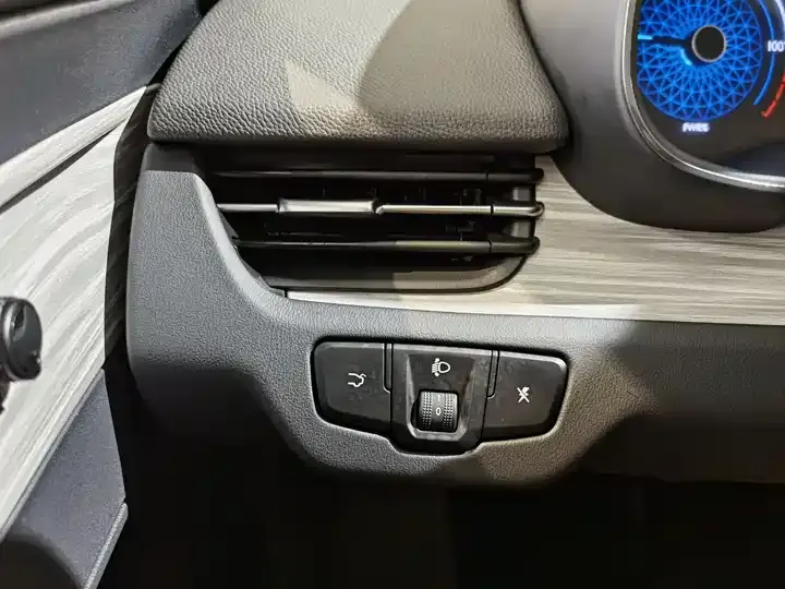 HongQi E-QM5 2024 610km PLUS 7