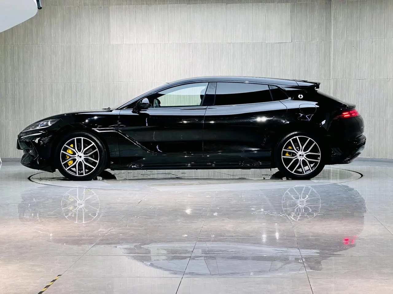 Denza 2024 Denza Z9GT 2.0T stepless 1100 four-wheel drive Max version automatic gear 3