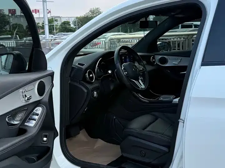 Mercedes Benz GLC Coupe 2021 GLC 260 4MATIC Coupe SUV 5
