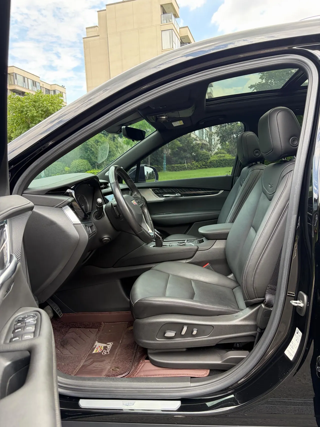 Cadillac 2022 XT6 48V 2.0T 6-seat four-wheel drive luxury automatic gear 17