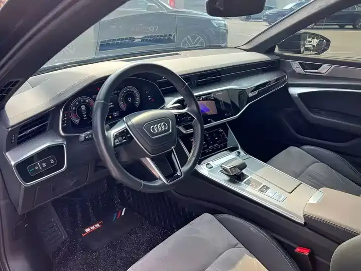 Audi A6L 2023 40 TFSI Deluxe Dynamic 8