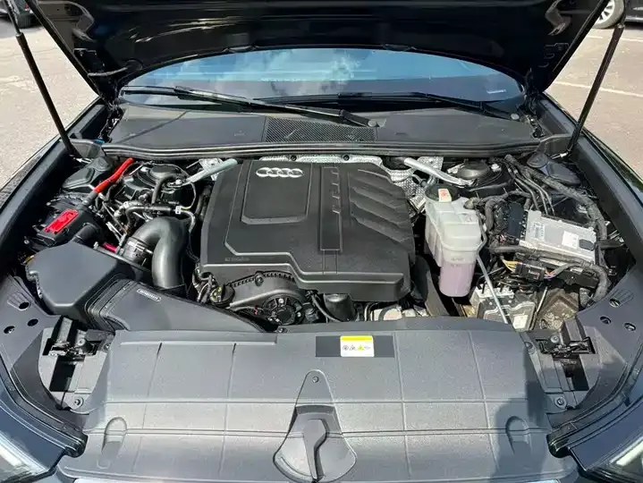 Audi A6L 2023 40 TFSI Deluxe Dynamic 9