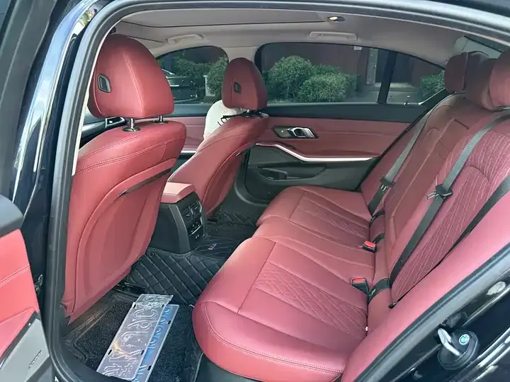 BMW 3 Series 2026 330Li M Sports Obsidian Night Suit 12