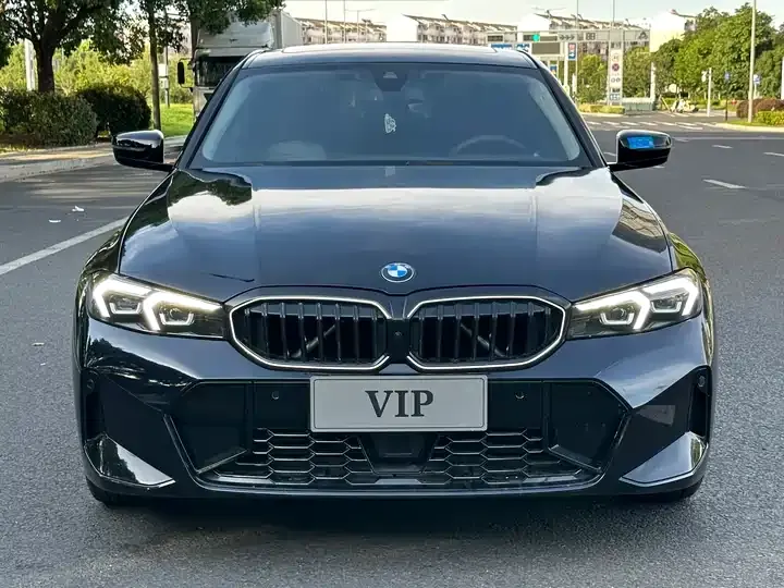 BMW 3 Series 2026 330Li M Sports Obsidian Night Suit 2