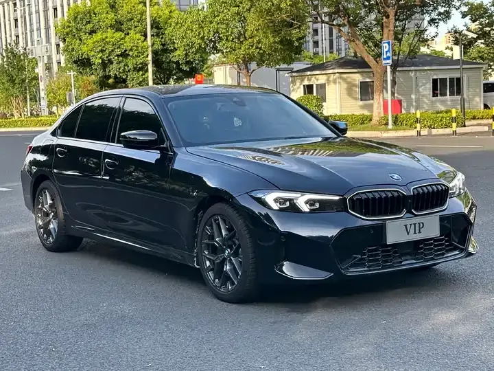 BMW 3 Series 2026 330Li M Sports Obsidian Night Suit 3