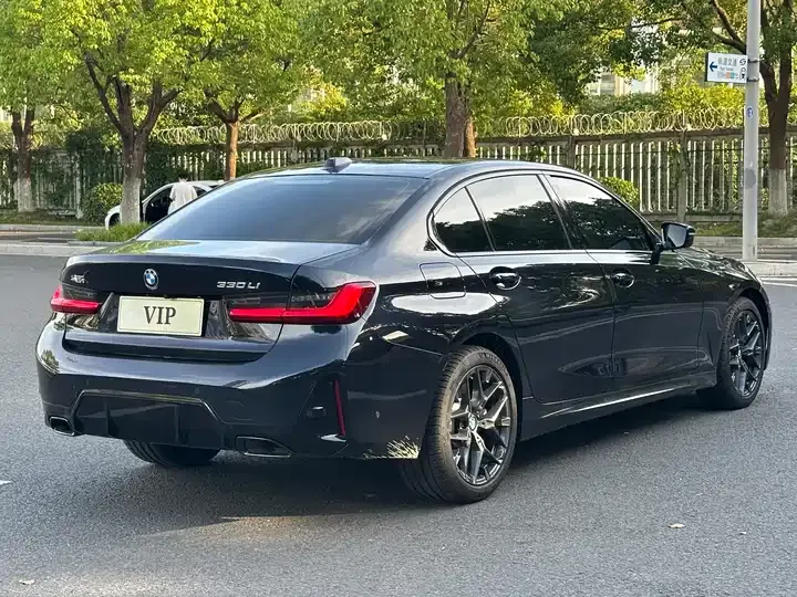 BMW 3 Series 2026 330Li M Sports Obsidian Night Suit 5