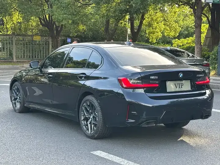 BMW 3 Series 2026 330Li M Sports Obsidian Night Suit 6