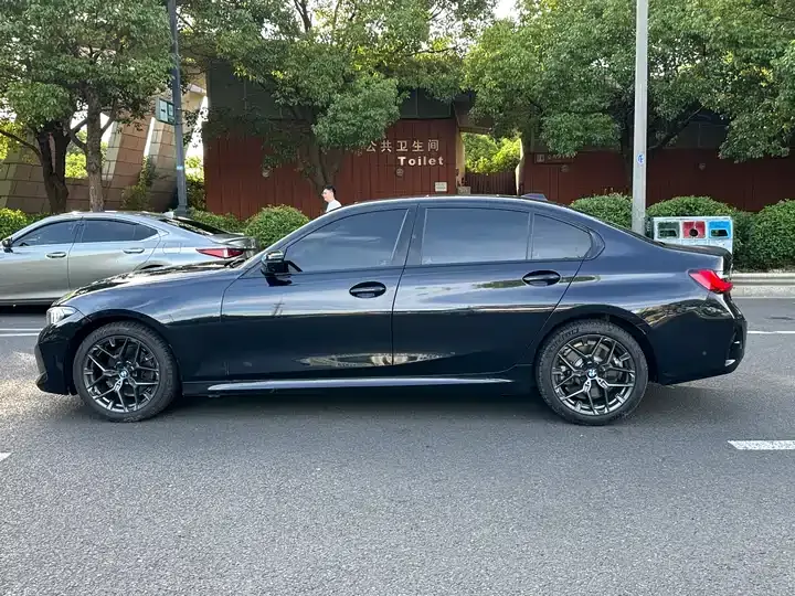 BMW 3 Series 2026 330Li M Sports Obsidian Night Suit 7