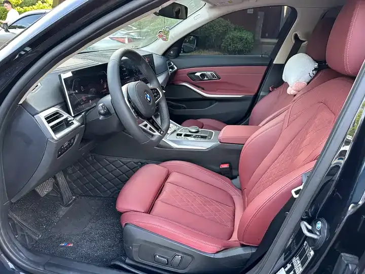 BMW 3 Series 2026 330Li M Sports Obsidian Night Suit 8