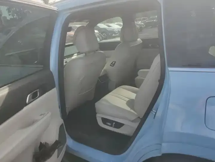 Li ONE 2020 extended 6-seat version 11