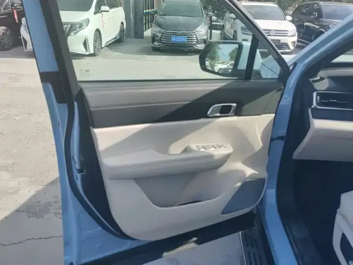 Li ONE 2020 extended 6-seat version 7