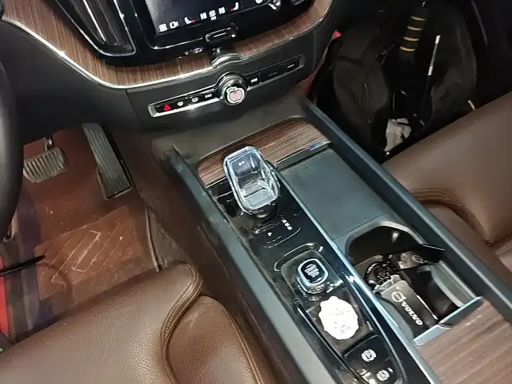 Volvo XC60 2024 B5 4WD Zhiyuan Deluxe Edition 10