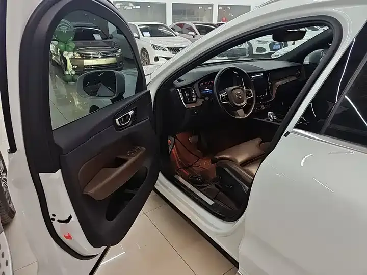 Volvo XC60 2024 B5 4WD Zhiyuan Deluxe Edition 12