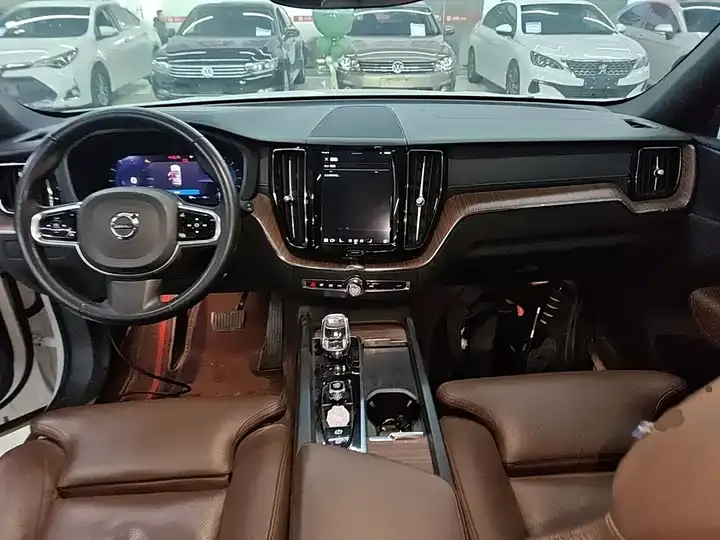 Volvo XC60 2024 B5 4WD Zhiyuan Deluxe Edition 6