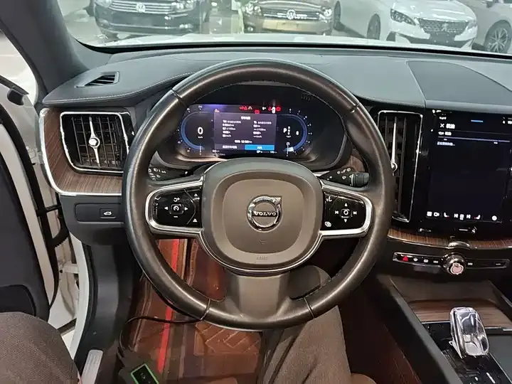 Volvo XC60 2024 B5 4WD Zhiyuan Deluxe Edition 7