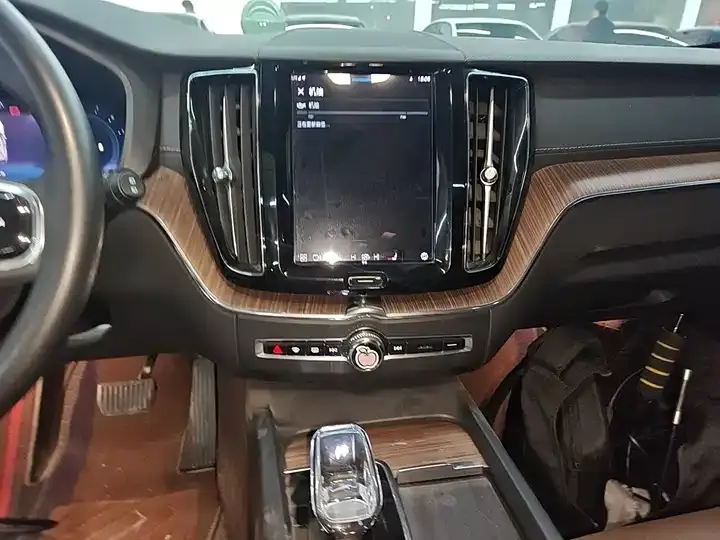 Volvo XC60 2024 B5 4WD Zhiyuan Deluxe Edition 9