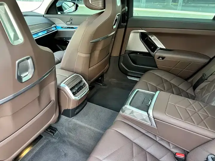 BMW 7 Series 2023 740Li Leading M Sports Suit 11