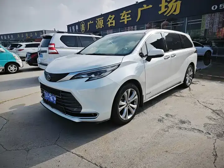 Открыть галерею: Sana SIENNA 2023 2.5L Hybrid Premium Edition