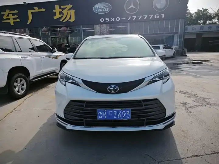 Sana SIENNA 2023 2.5L Hybrid Premium Edition 2