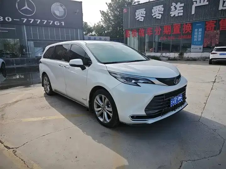 Sana SIENNA 2023 2.5L Hybrid Premium Edition 3