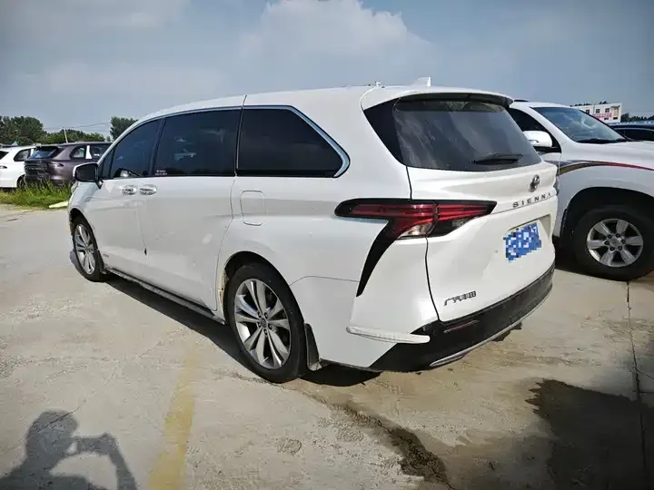 Sana SIENNA 2023 2.5L Hybrid Premium Edition 9