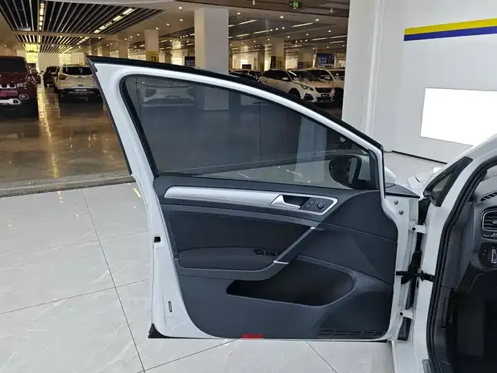 Golf 2020 Beloved Edition 200TSI DSG Comfort Enterprising Edition 7