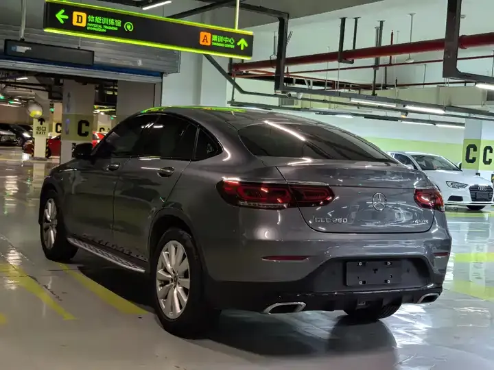 Mercedes Benz GLC Coupe 2020 GLC 260 4MATIC Coupe SUV 4