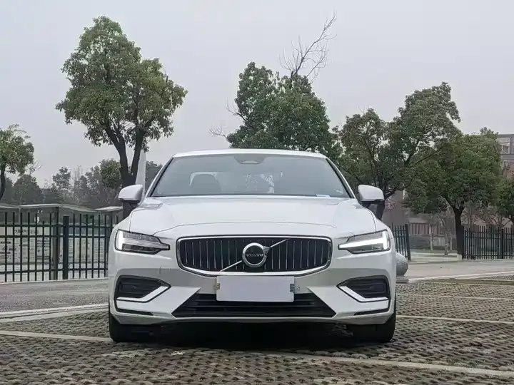 Volvo S60 2022 B4 Zhiyi Deluxe Edition 2