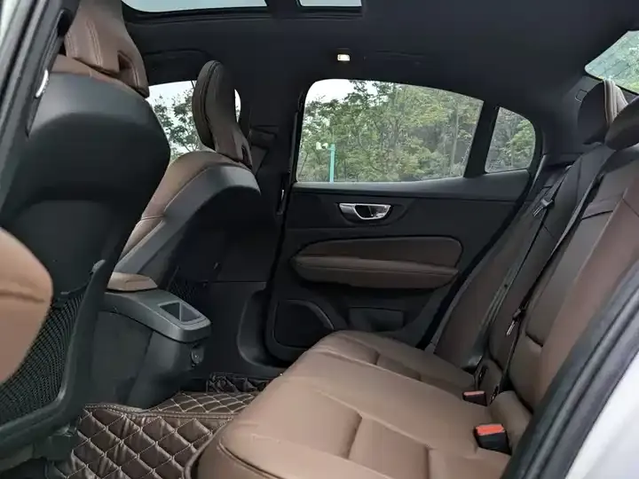 Volvo S60 2022 B4 Zhiyi Deluxe Edition 5