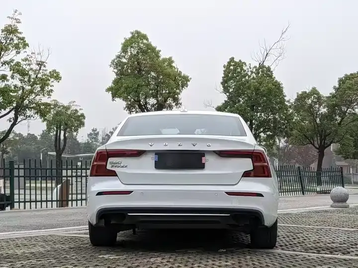 Volvo S60 2022 B4 Zhiyi Deluxe Edition 8